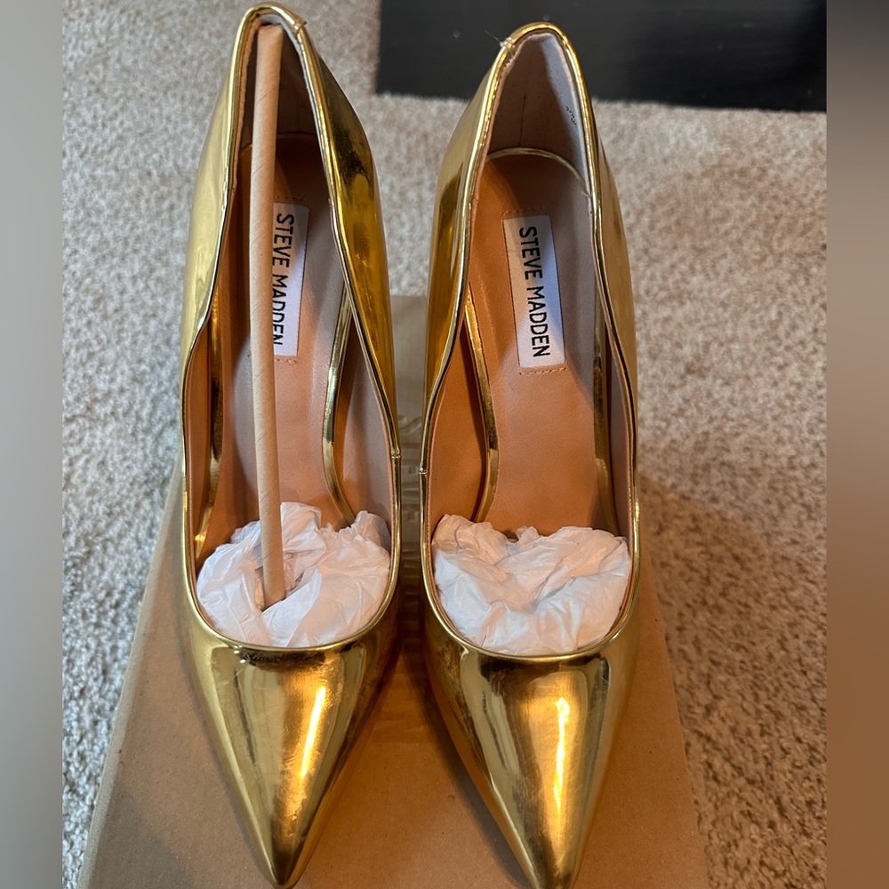 Daisie Steve Madden gold pump